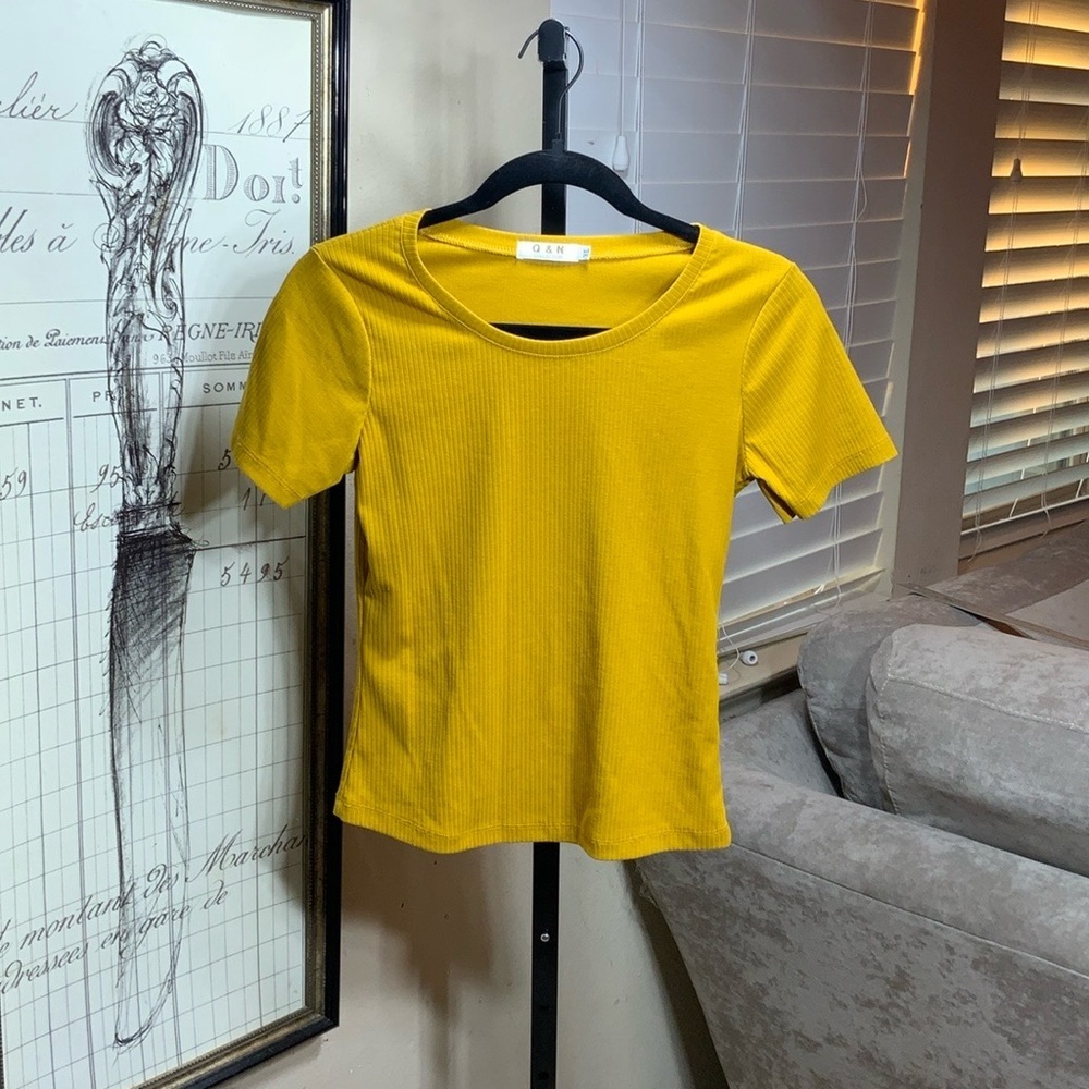 Q&N Women's Yellow Short Sleeve Blouse - Picture 7 of 9